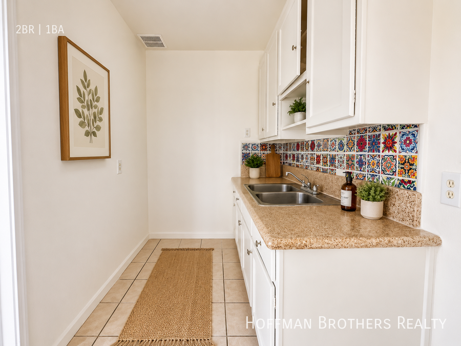 1056 E Rhea St #4 - Photo 2 of 5
