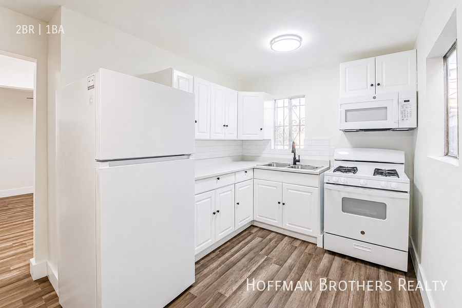 8104 S Main St - Photo 2 of 12