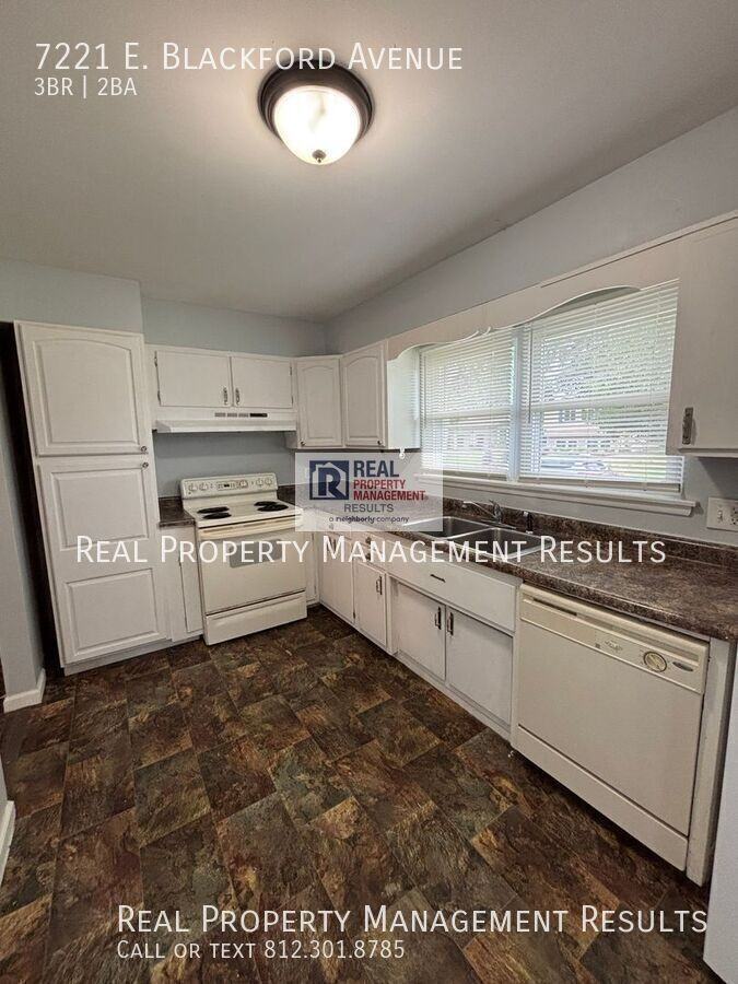 7221 E Blackford Ave - Photo 5 of 17
