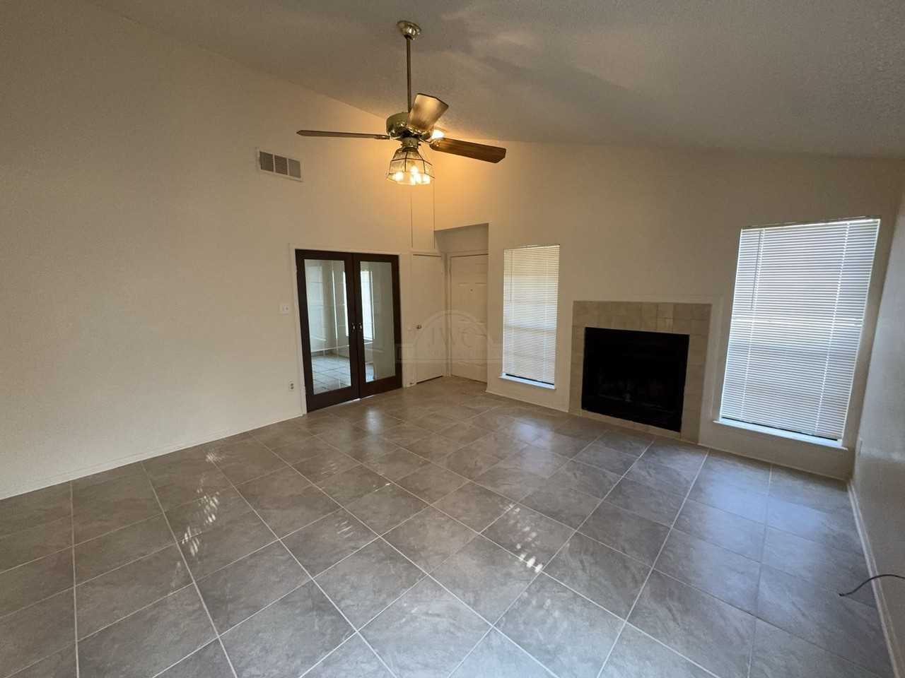 3202 Honeysuckle Dr - Photo 4 of 22