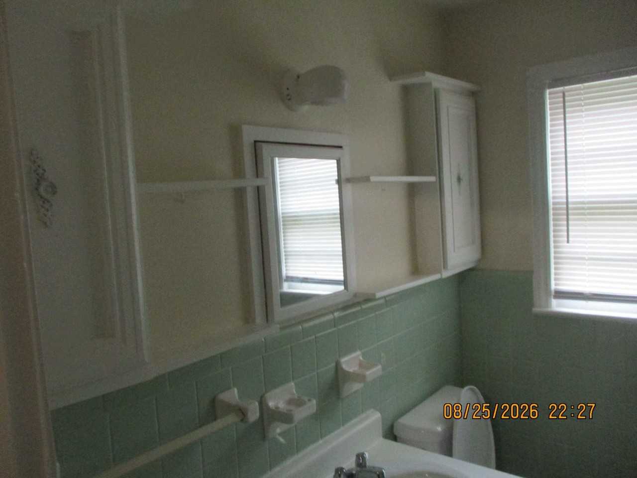 1704A W Whitney Ave - Photo 5 of 7