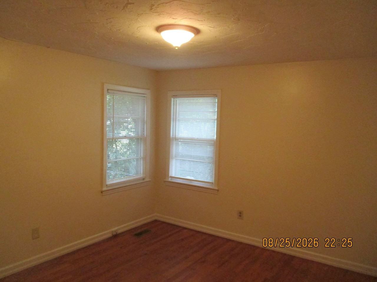 1704A W Whitney Ave - Photo 6 of 7