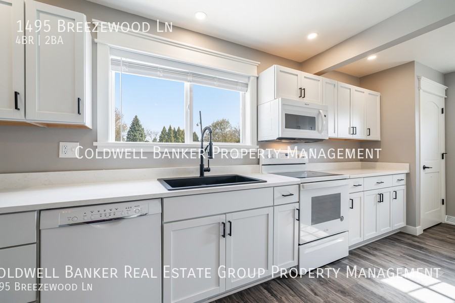 1495 Breezewood Ln - Photo 4 of 41