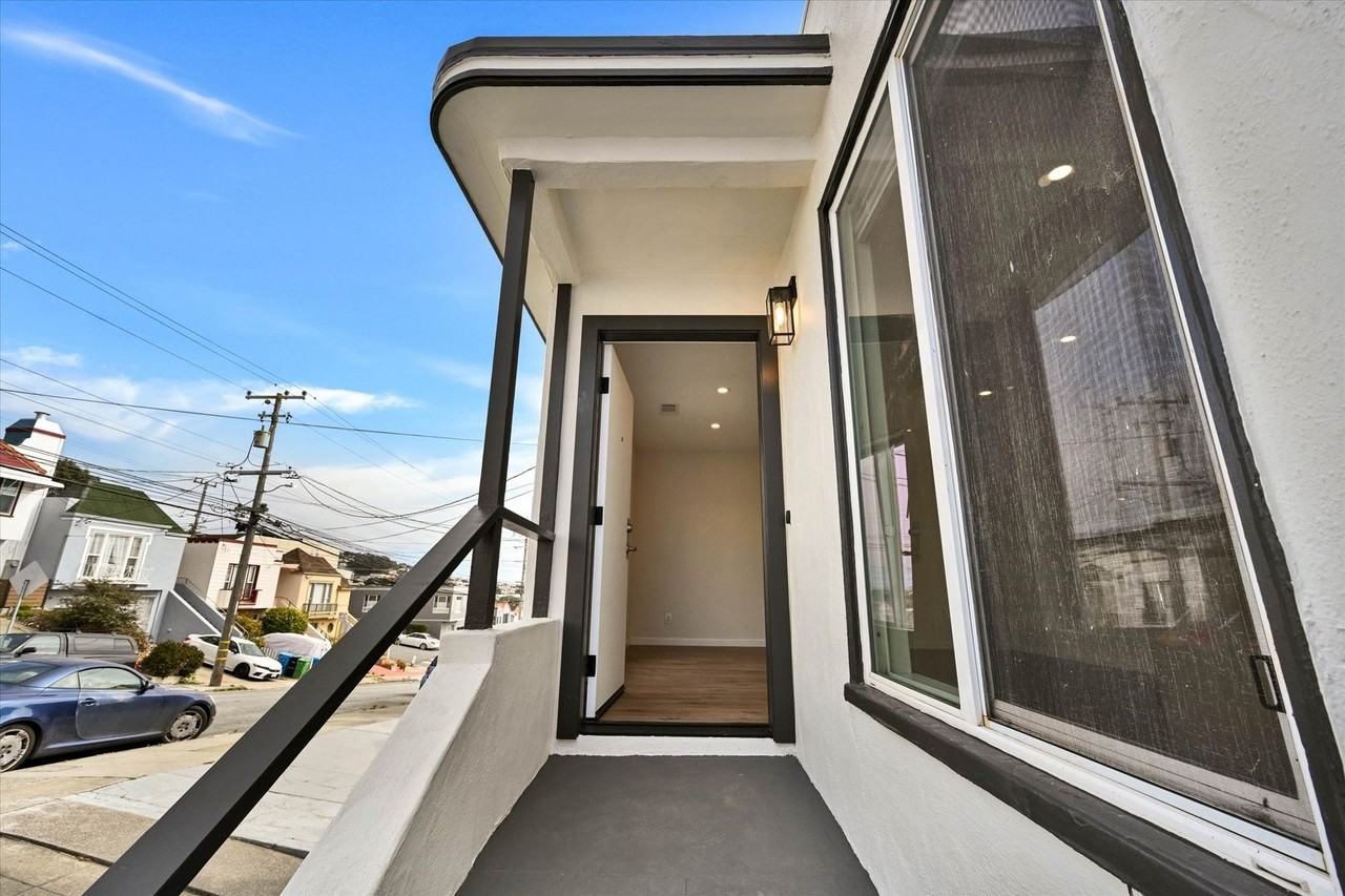 123 Byxbee St - Photo 3 of 28