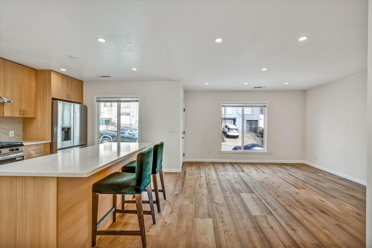 123 Byxbee St - Photo 7 of 28