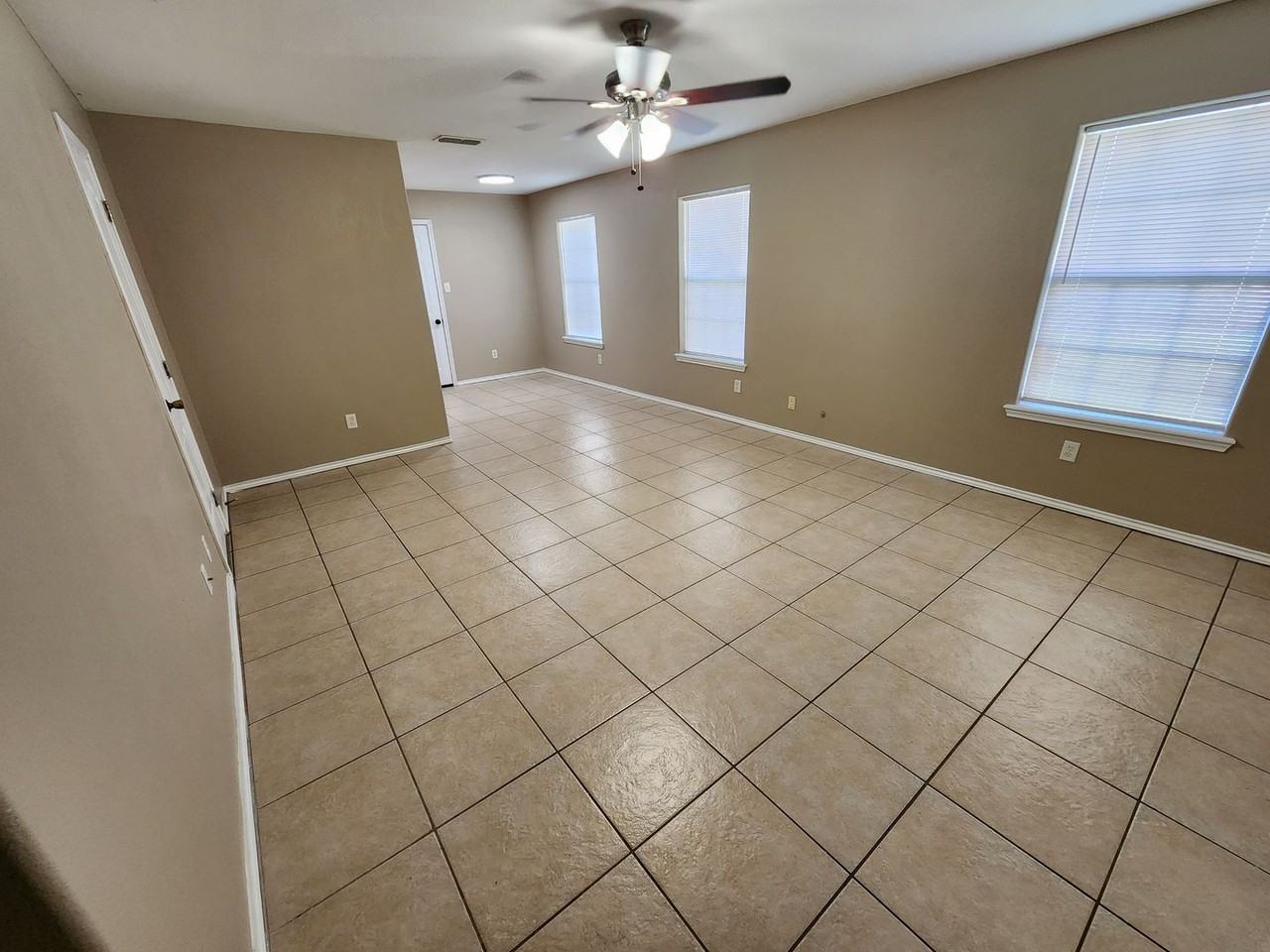 22938 Monte Cristo Ct - Photo 4 of 15
