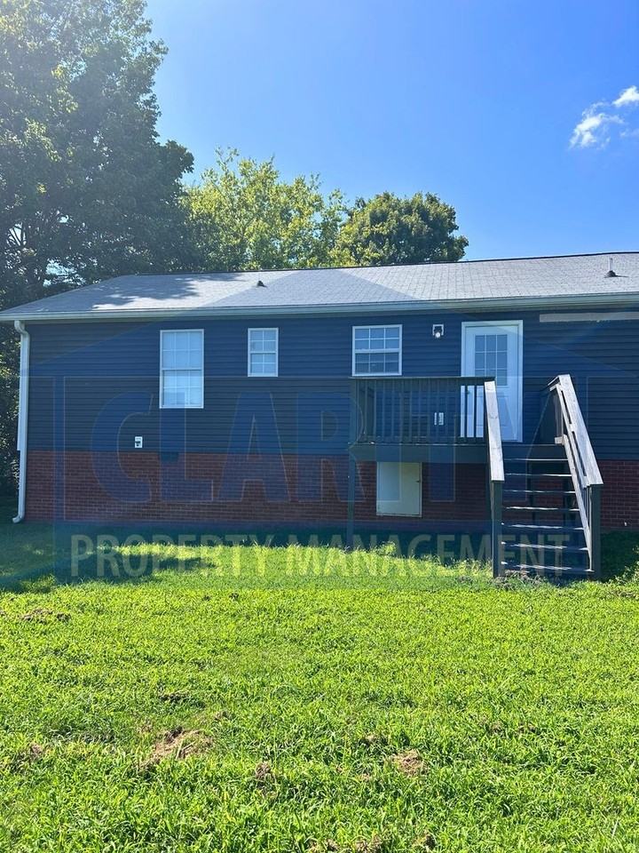 1006 Whisperwood Trl Ne - Photo 2 of 17