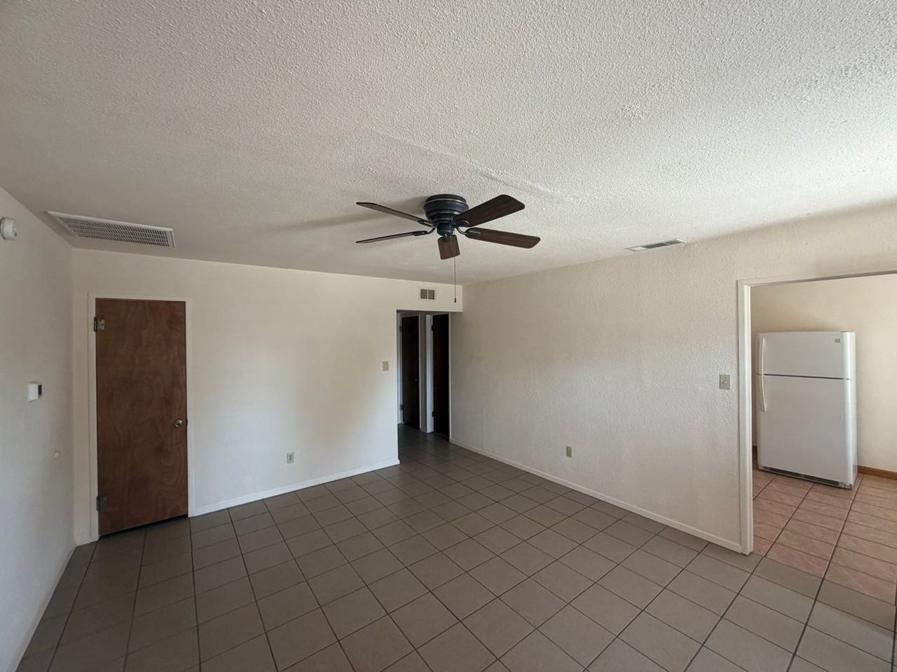 1208 W Edwards St - Photo 2 of 11