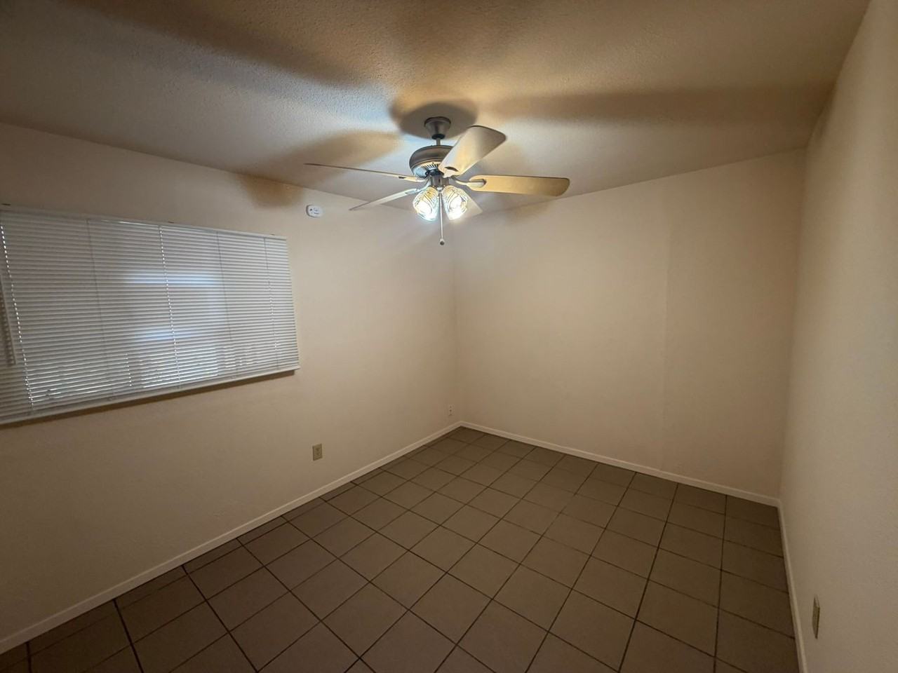 1208 W Edwards St - Photo 6 of 11