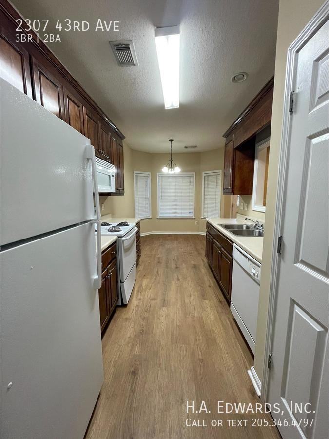 2307 43rd Ave - Photo 4 of 13