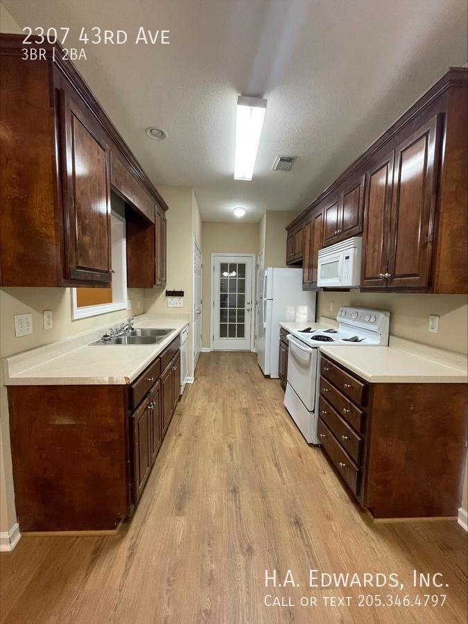 2307 43rd Ave - Photo 5 of 13