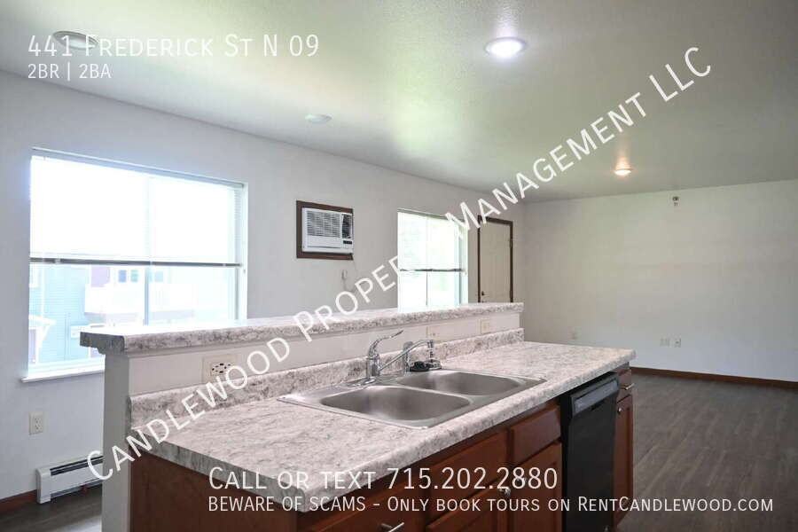 441 Frederick St N - Photo 6 of 42