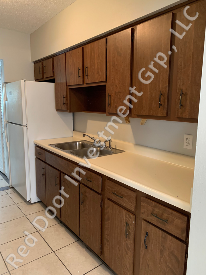 706 W Dixie Ave - Photo 3 of 10