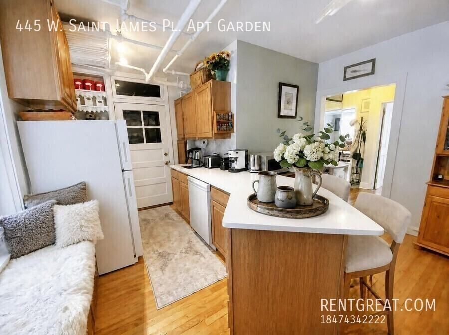 445 W. Saint James Pl. Apt Garden - Photo 4 of 19
