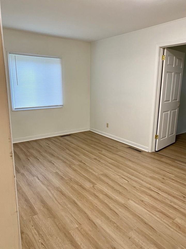 2144 E Monroe St - Photo 6 of 15