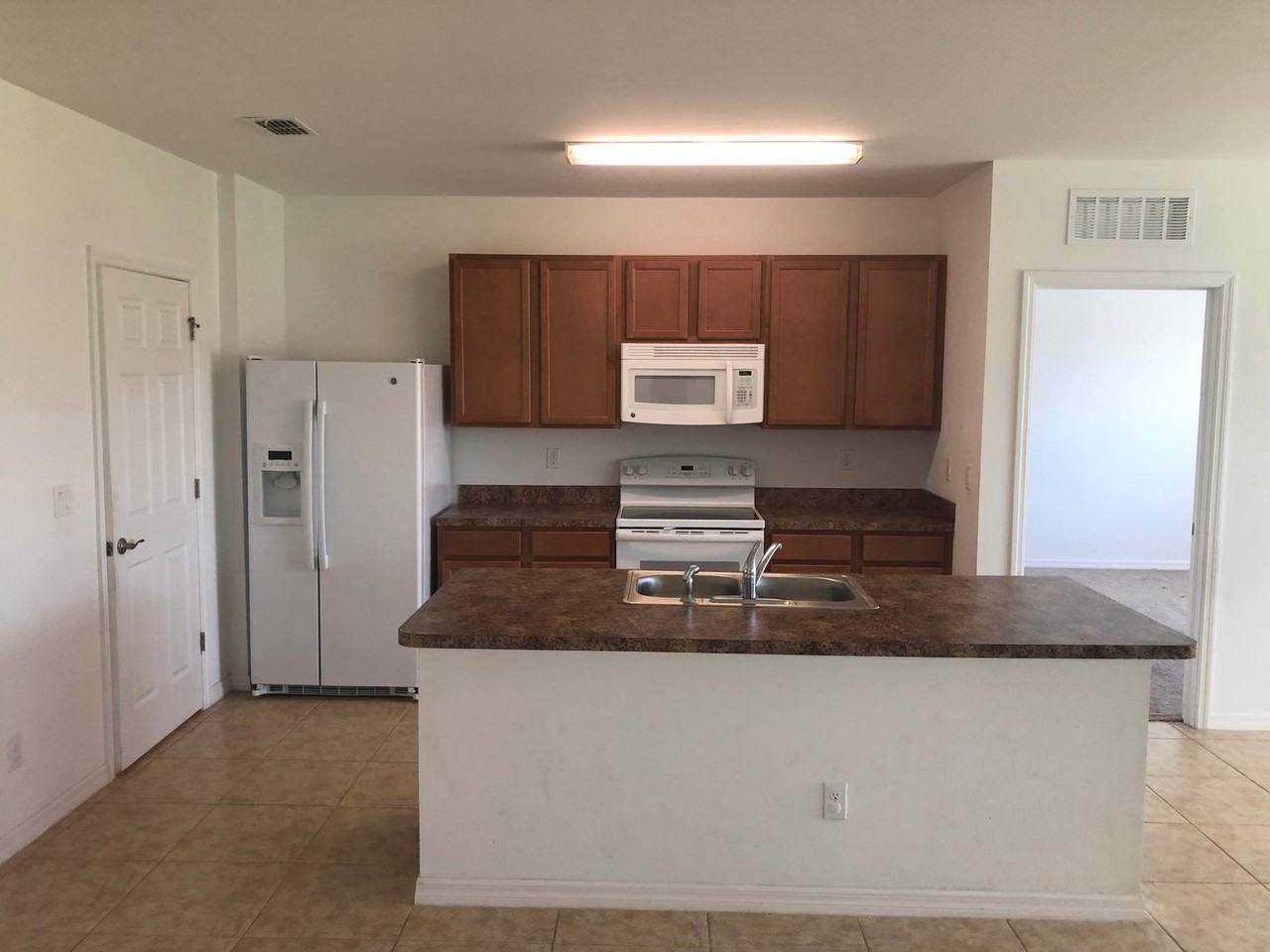 1708 Sw 1st Ave - Photo 3 of 10