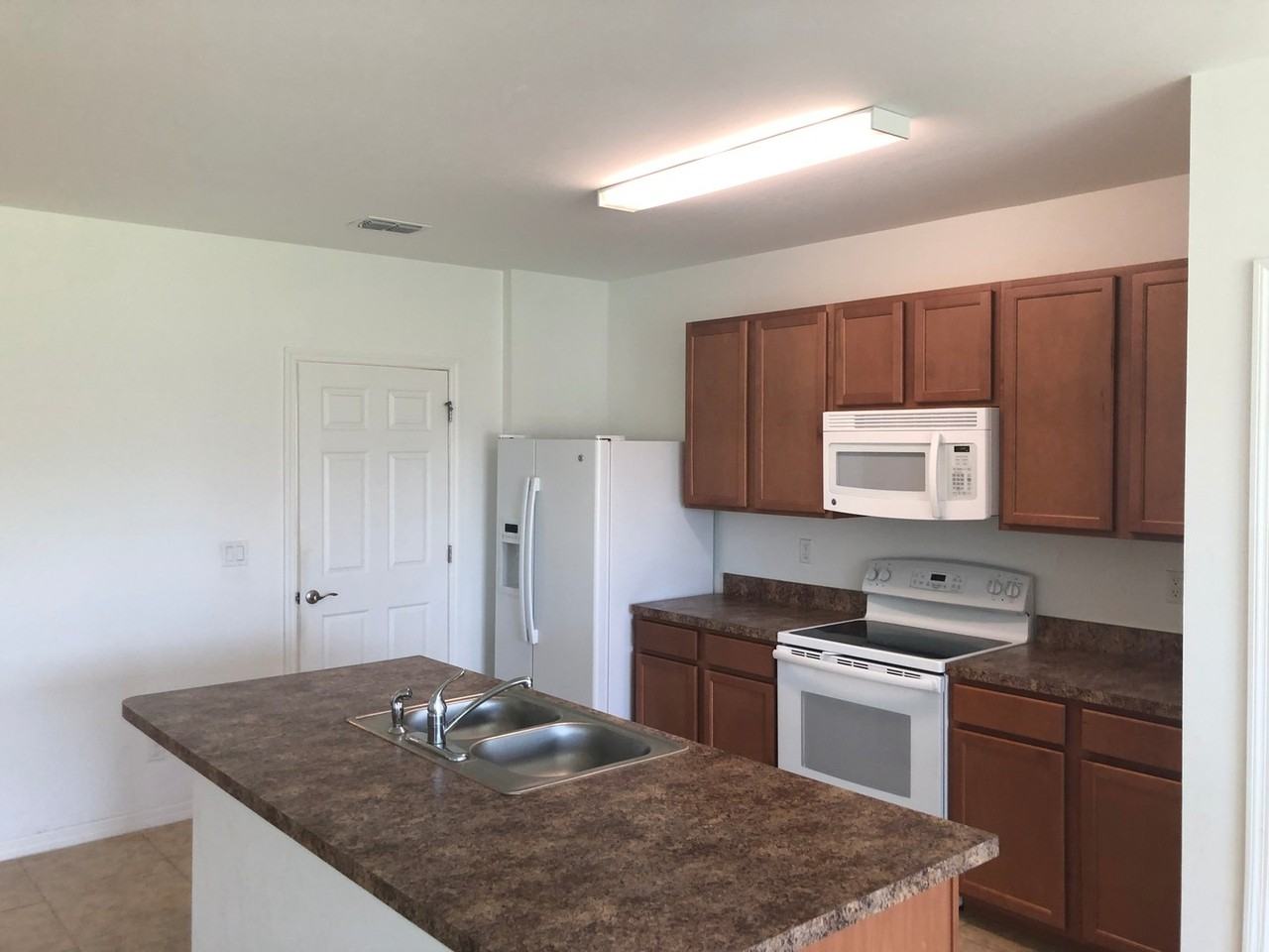 1708 Sw 1st Ave - Photo 4 of 10
