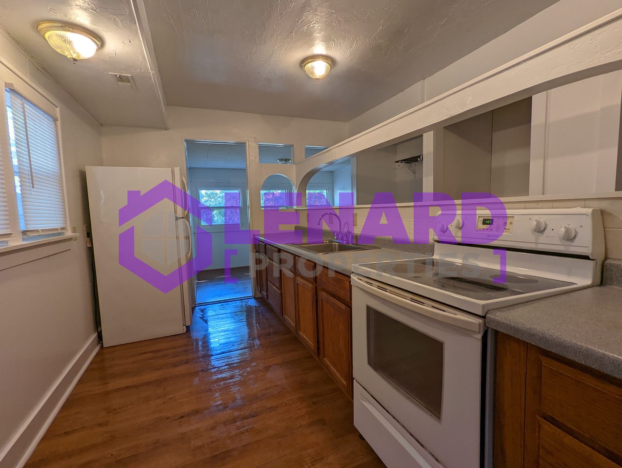 332 E Summit St - Photo 7 of 17
