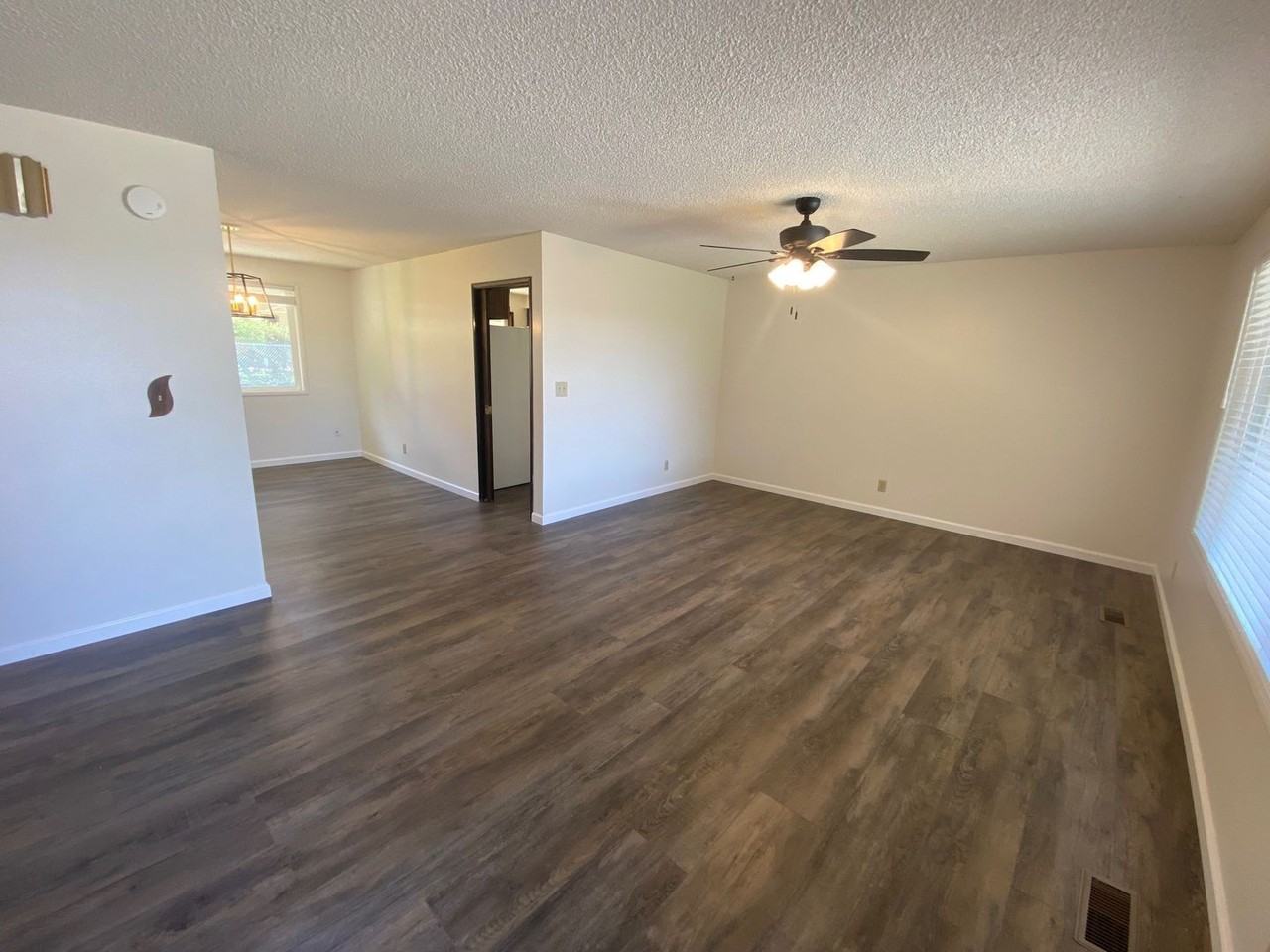 3045 W Shasta Ave - Photo 3 of 21