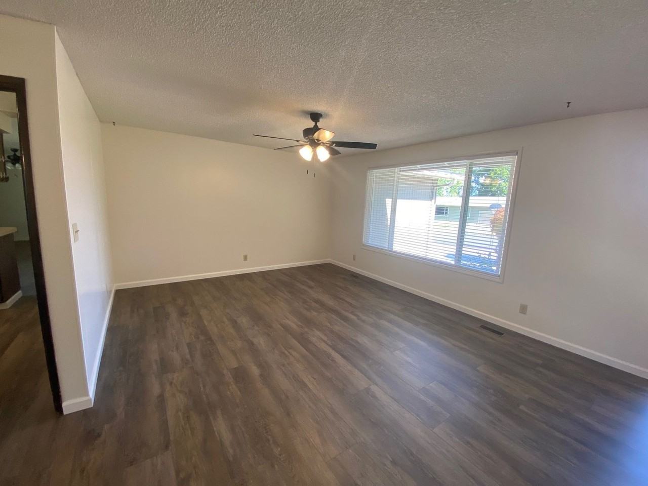 3045 W Shasta Ave - Photo 4 of 21
