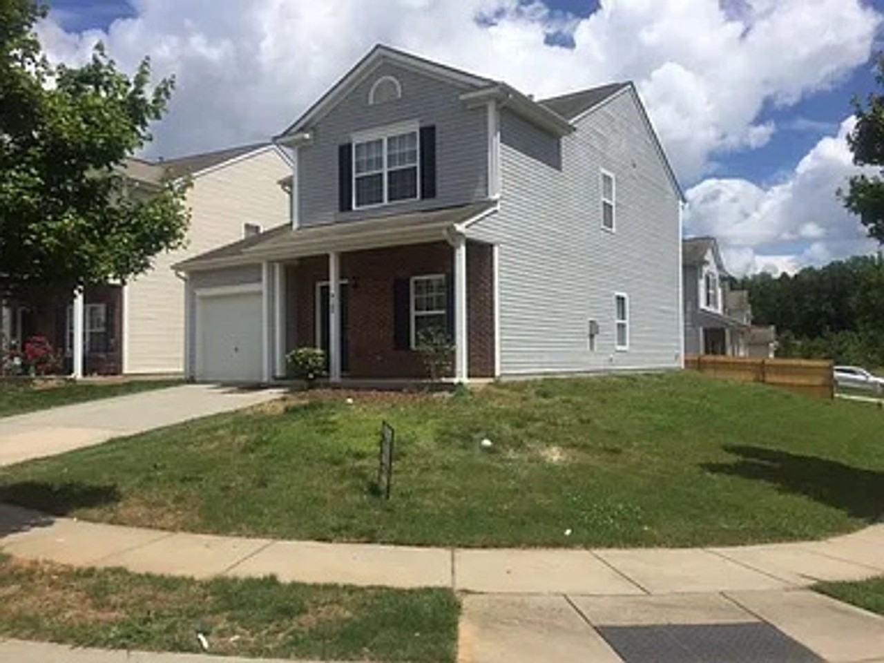 9102 Newfield St - Photo 2 of 12