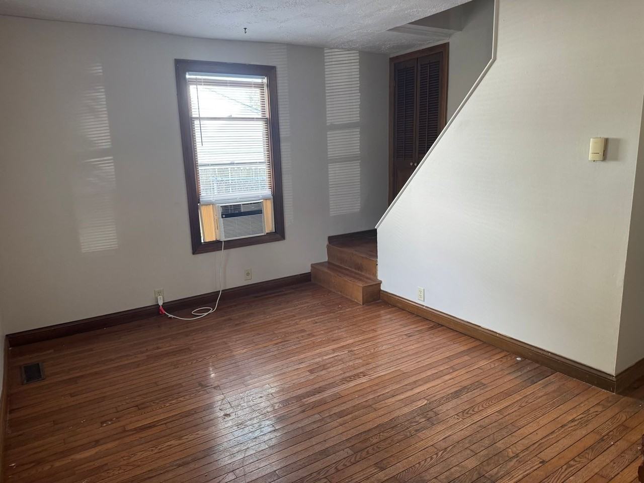 1211 E Walnut St - Photo 2 of 14
