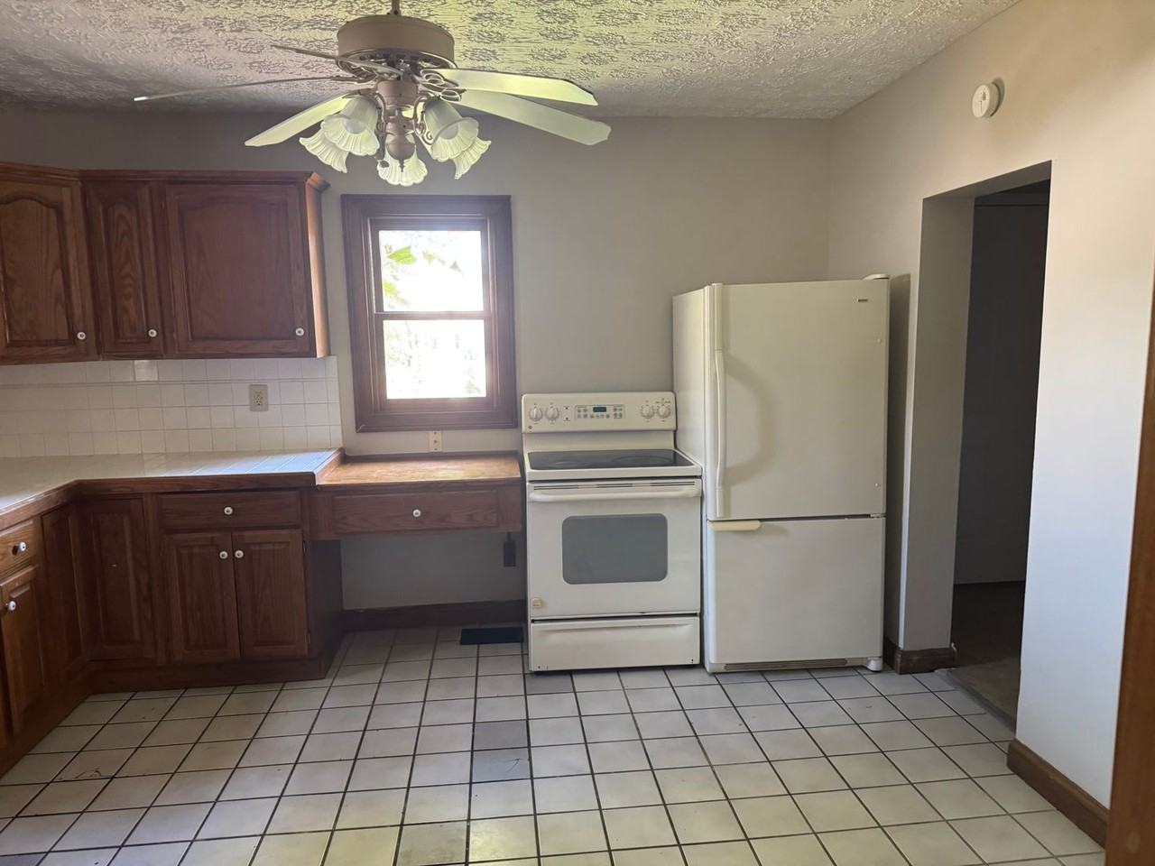 1211 E Walnut St - Photo 6 of 14