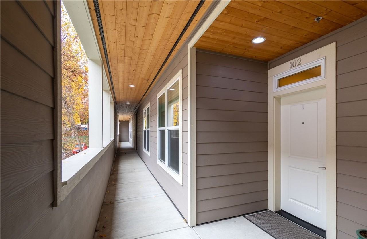 1109 29th St - Photo 2 of 21