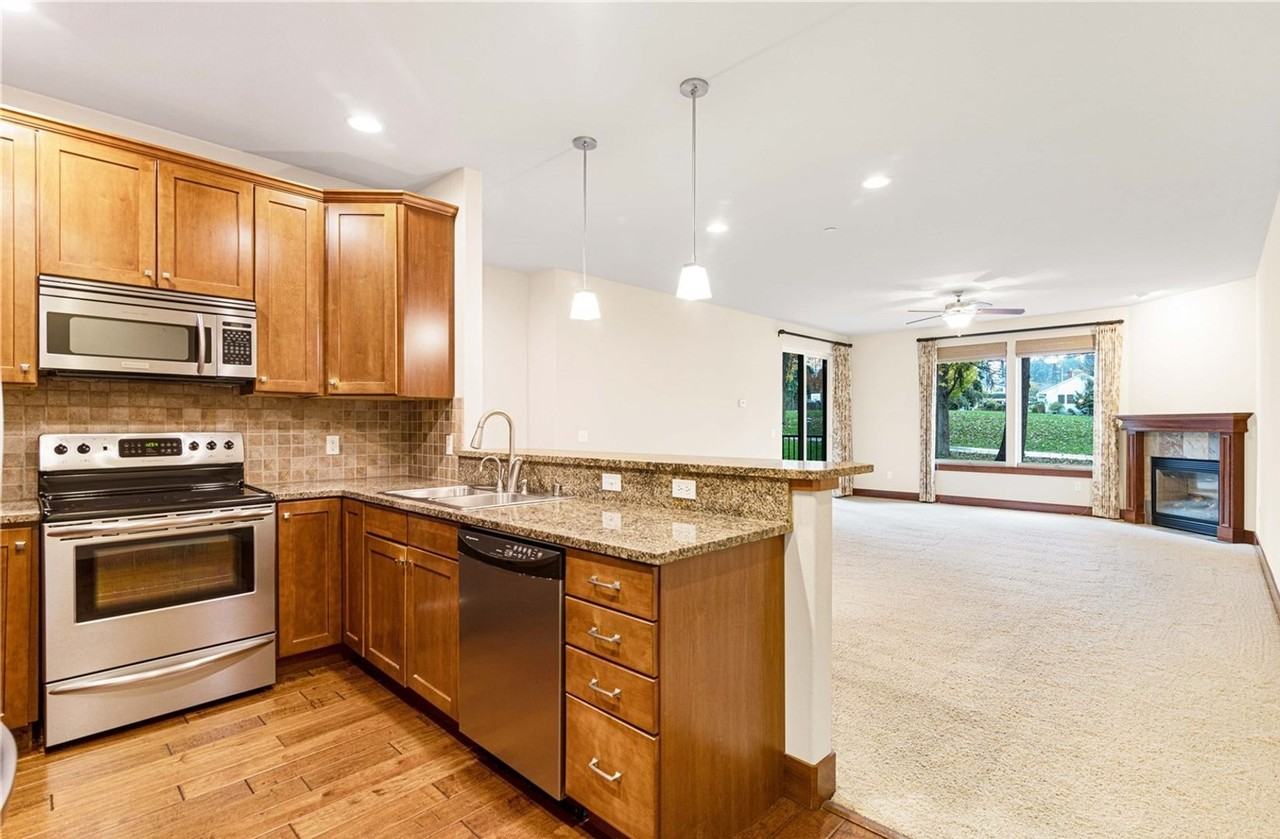 1109 29th St - Photo 4 of 21