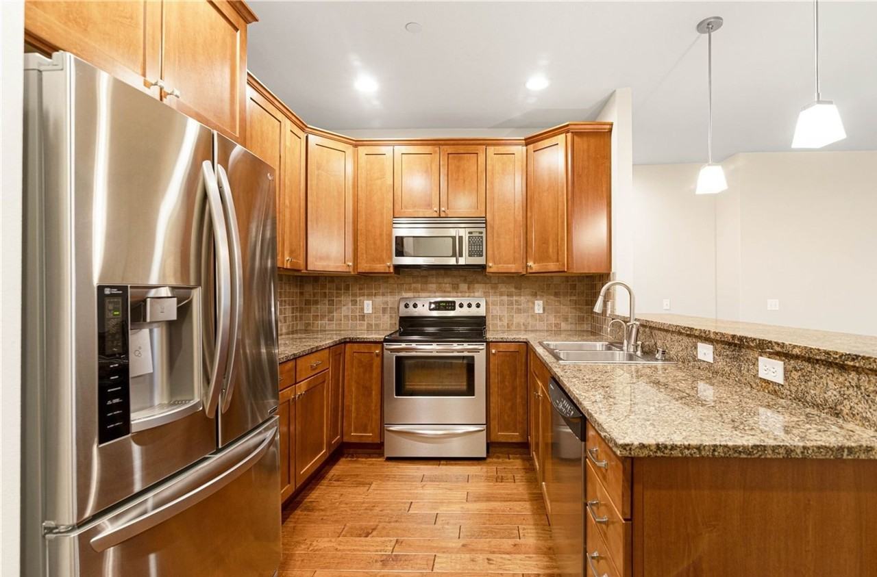 1109 29th St - Photo 5 of 21
