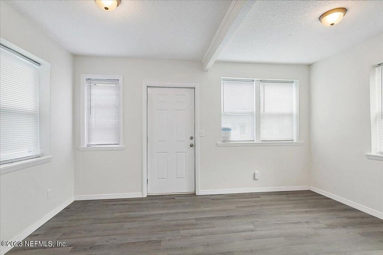 1628 W 33rd St - Photo 2 of 11