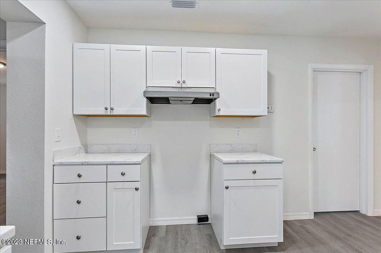 1628 W 33rd St - Photo 4 of 11