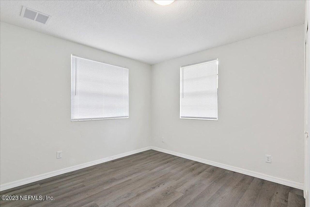 1628 W 33rd St - Photo 7 of 11
