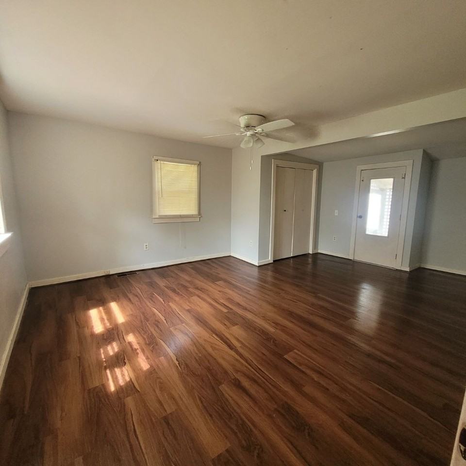 618 E 7th St - Photo 2 of 11