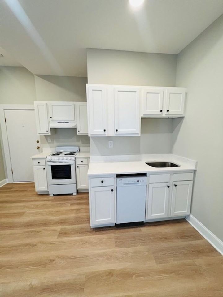 38 Hemenway St - Photo 3 of 10