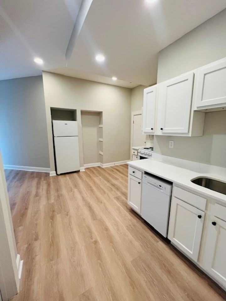 38 Hemenway St - Photo 4 of 10