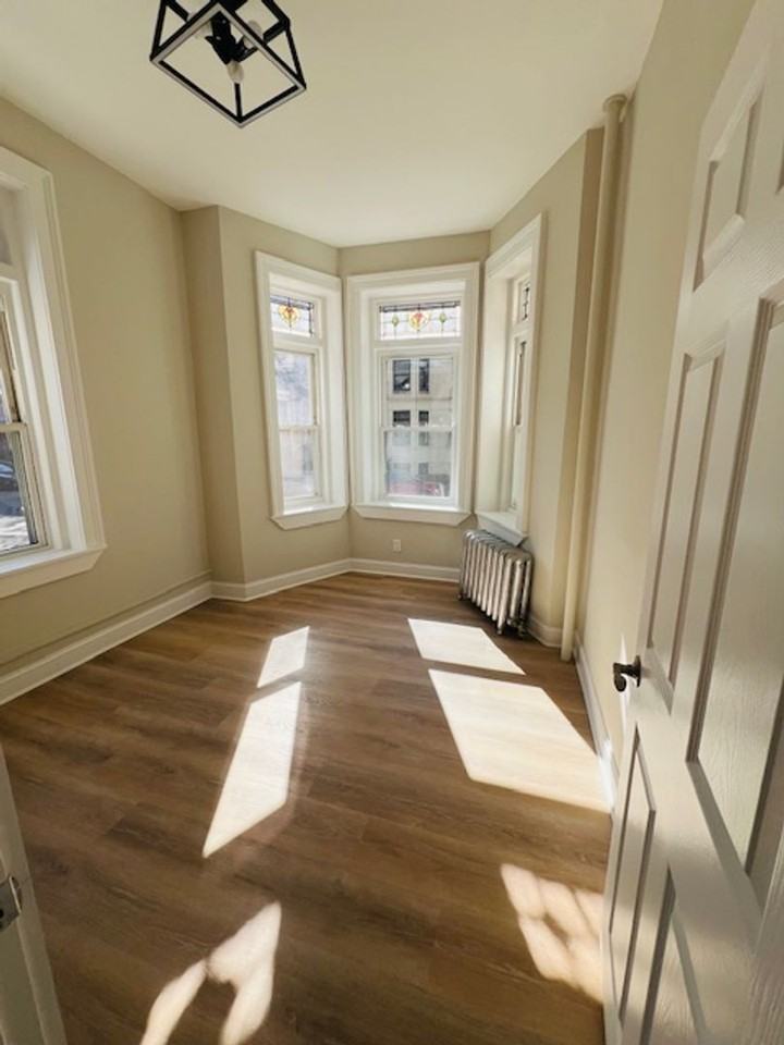 38 Hemenway St - Photo 5 of 10