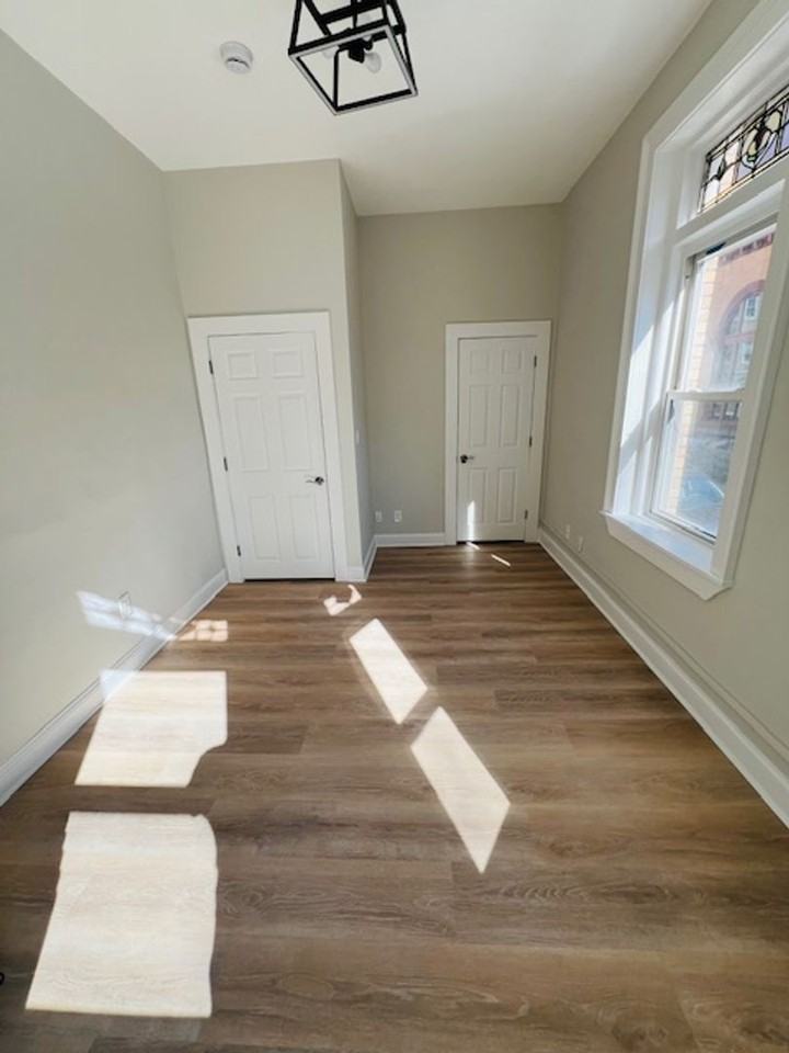 38 Hemenway St - Photo 6 of 10