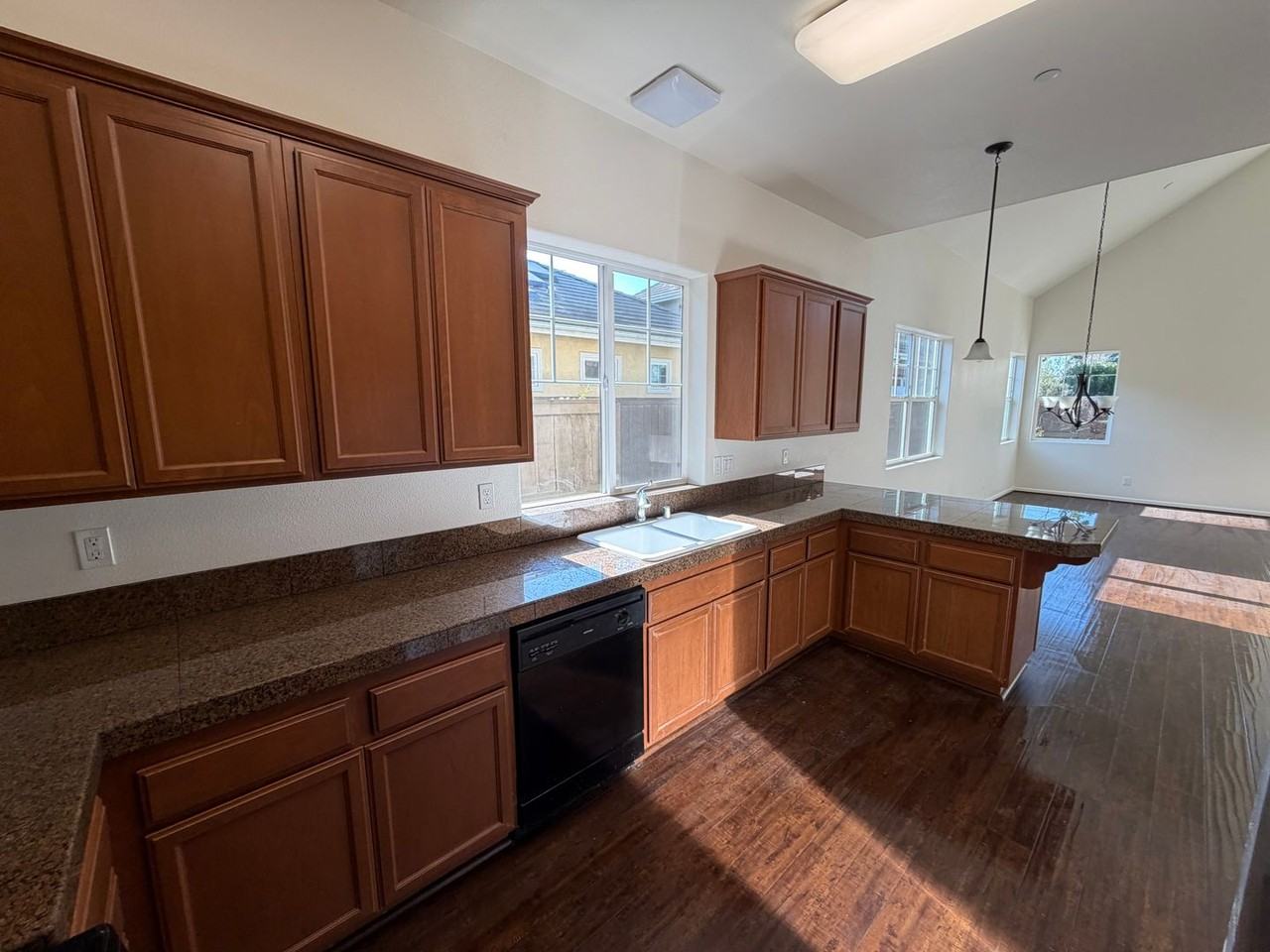 1609 Barolo Pl - Photo 4 of 22