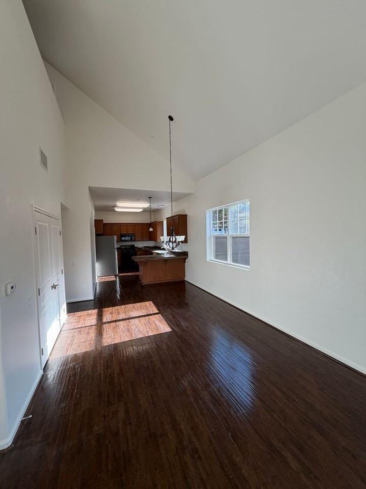 1609 Barolo Pl - Photo 7 of 22