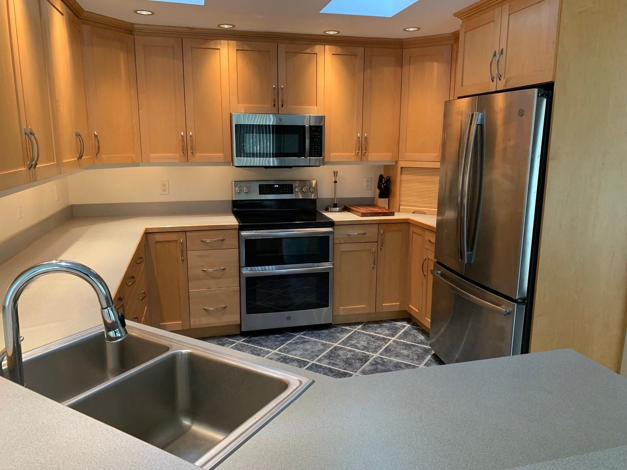 16 Windsor Blvd - Photo 2 of 16