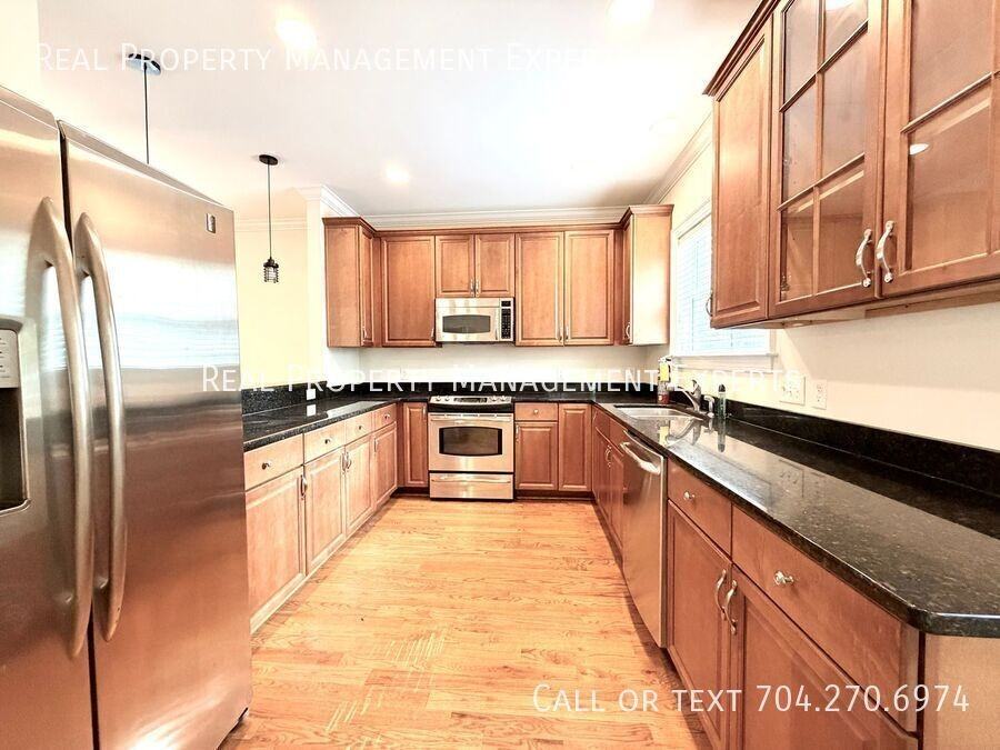 319 Woodvale Pl - Photo 4 of 20