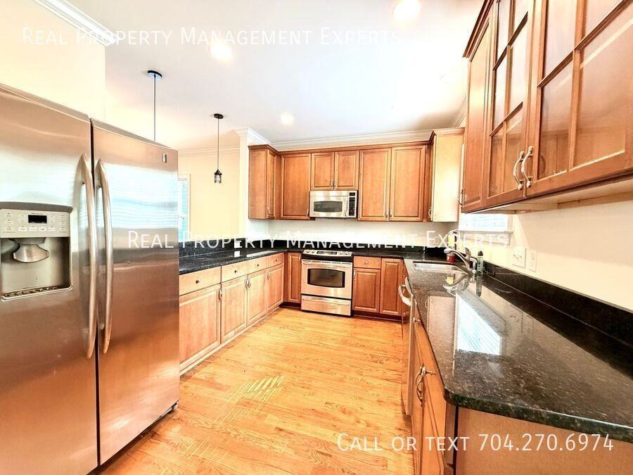 319 Woodvale Pl - Photo 5 of 20