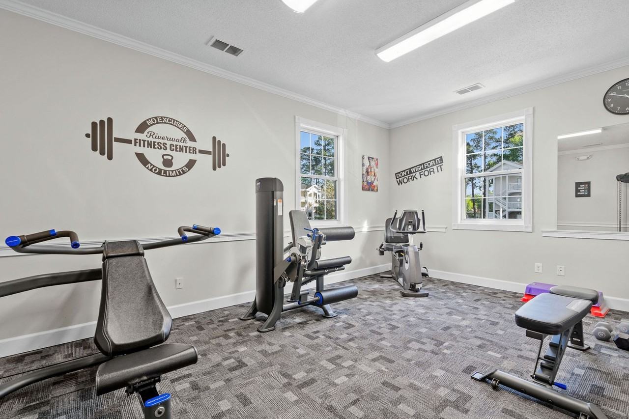 686 Riverwalk Dr - Photo 4 of 50