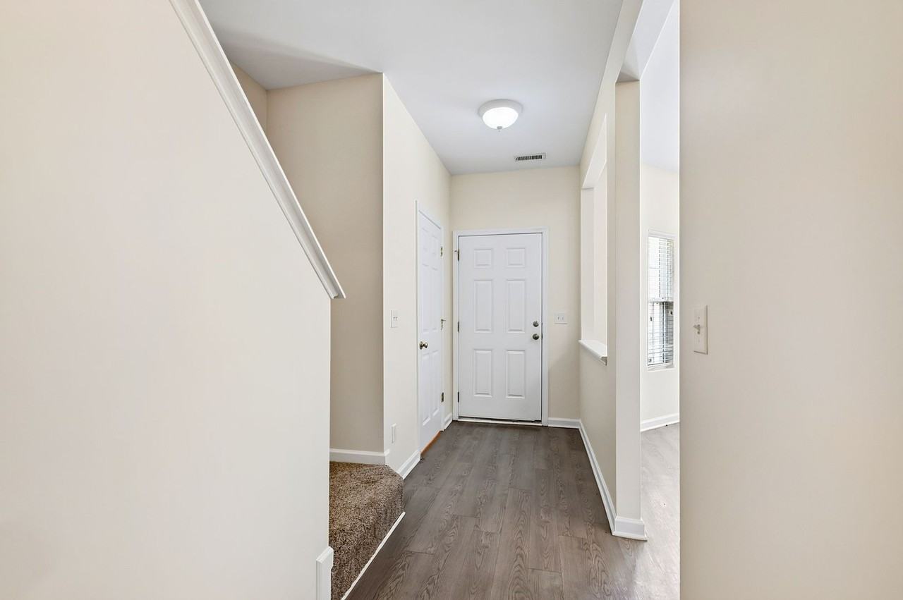 102 Galimore Way - Photo 4 of 39