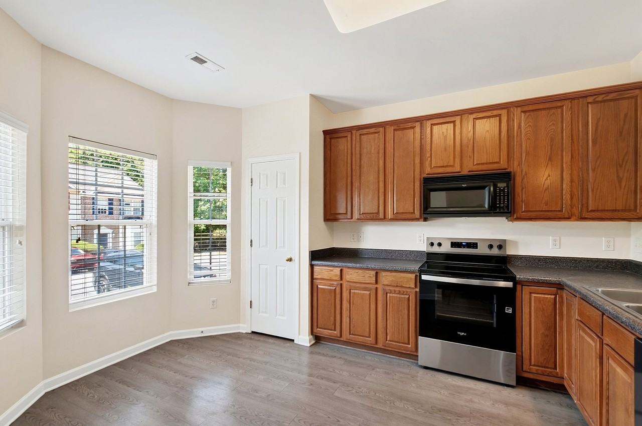 102 Galimore Way - Photo 6 of 39