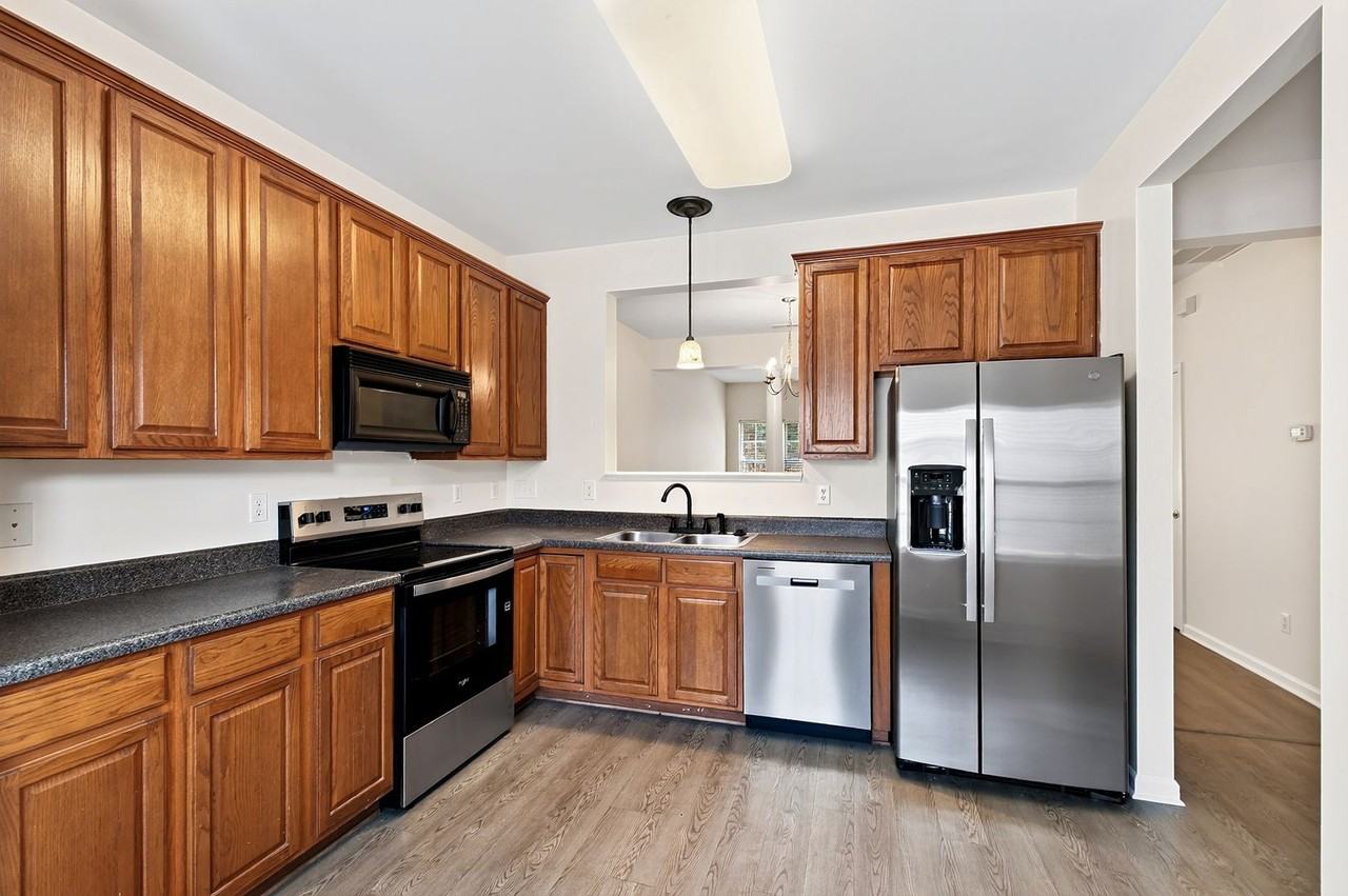 102 Galimore Way - Photo 7 of 39