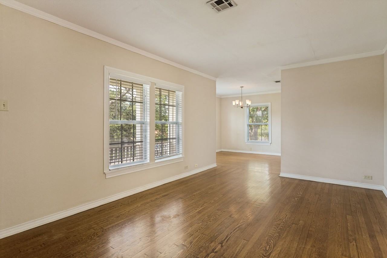 313 Lilac Ln - Photo 4 of 25