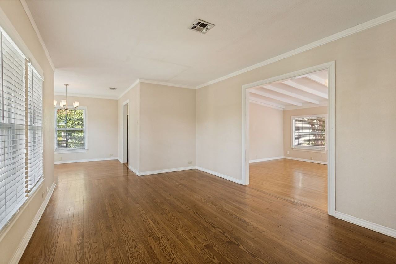 313 Lilac Ln - Photo 5 of 25