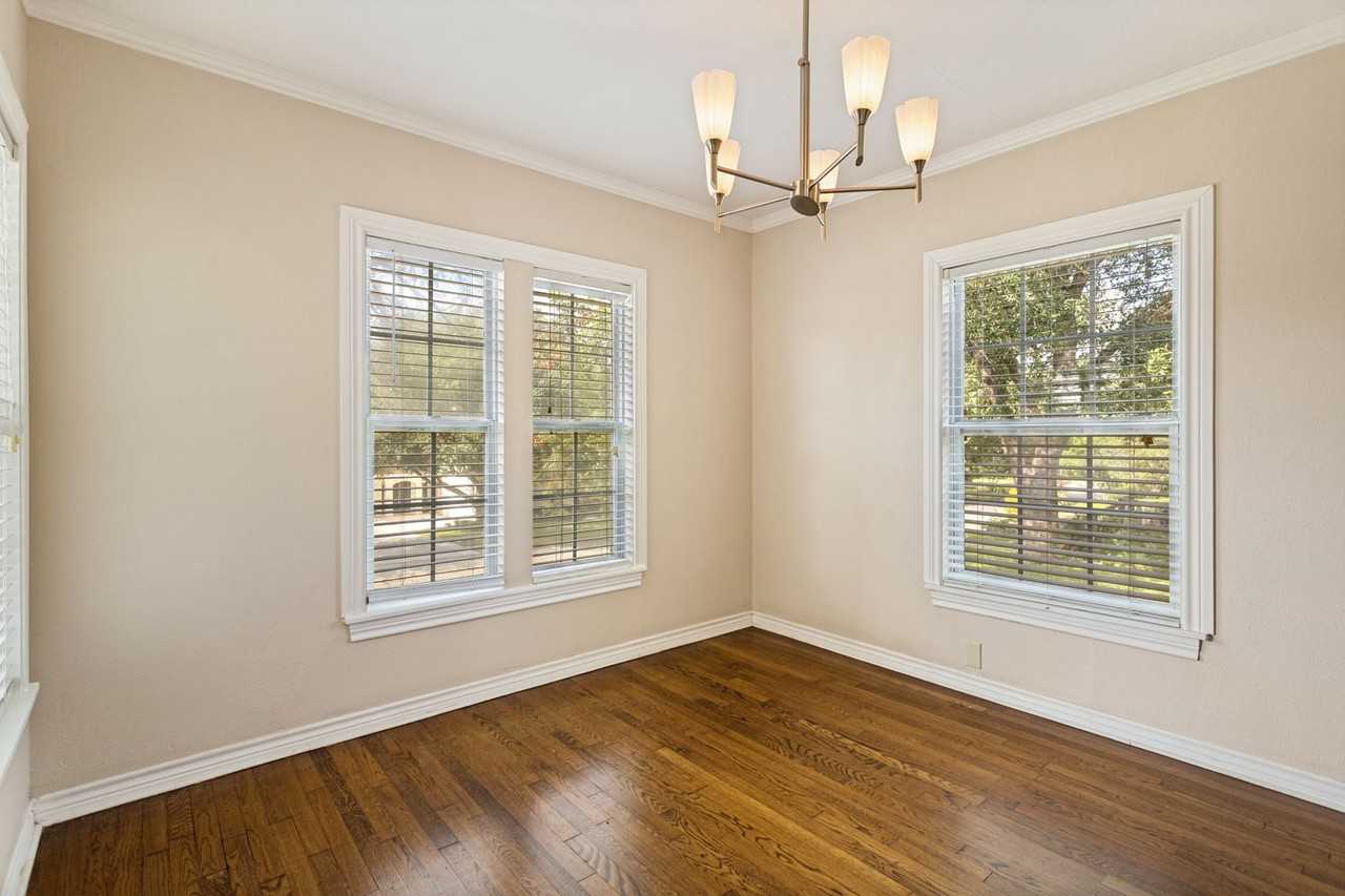 313 Lilac Ln - Photo 6 of 25